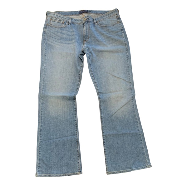 LEVI’S Slight Curve Classic Bootcut Light Wash Jeans Sz 33/16 - Picture 1 of 10